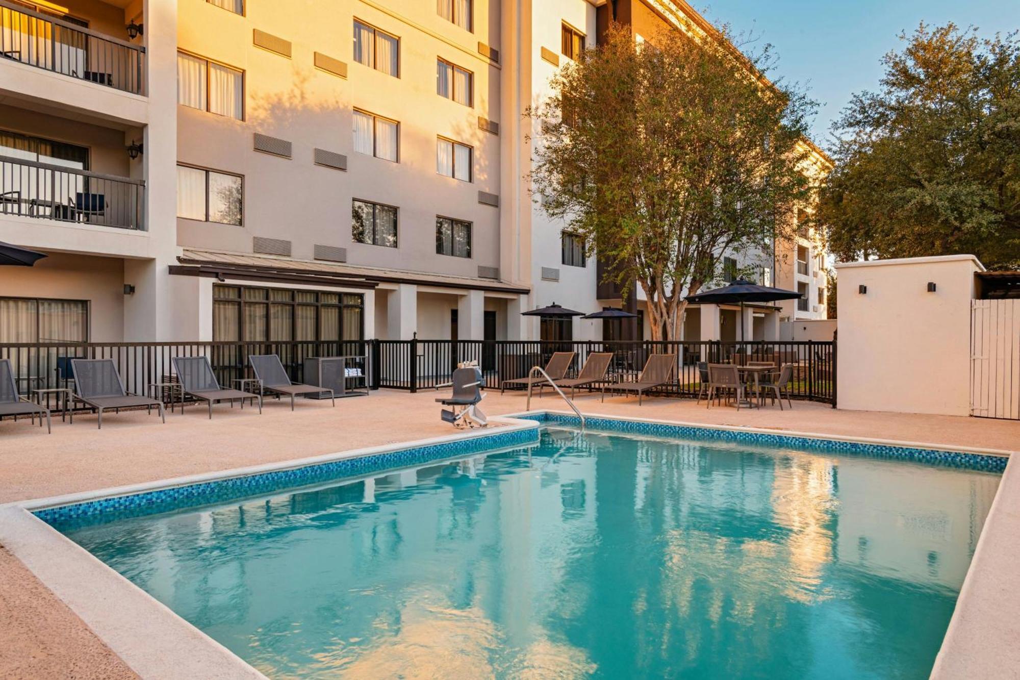 Courtyard Laredo Hotel Luaran gambar
