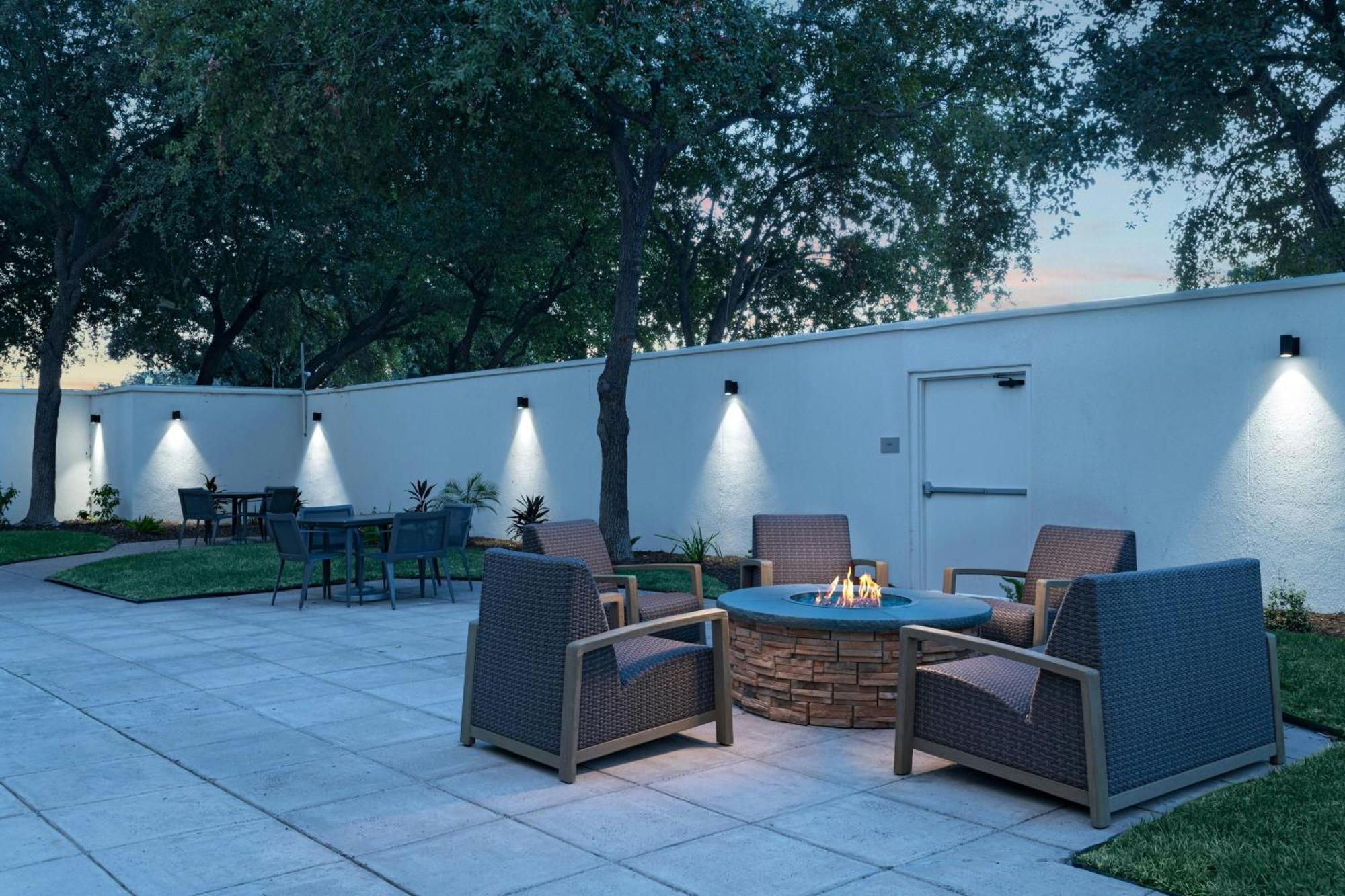 Courtyard Laredo Hotel Luaran gambar